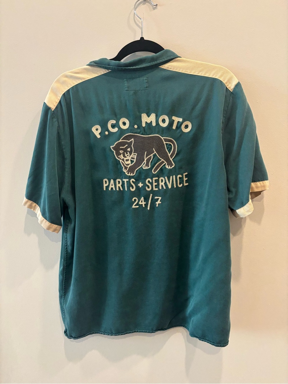 Casual Teal Short-Sleeve Button-Down Shirt with Cream Trim - Picture 2 of 3